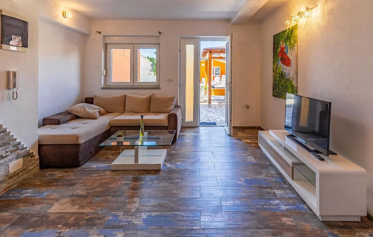 Apartments Larst Medulin