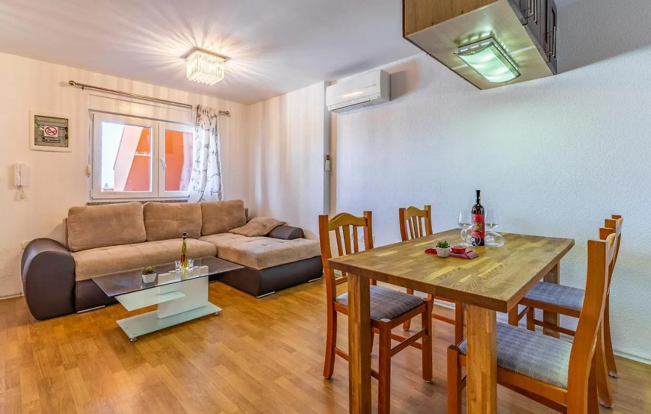 Apartments Larst Medulin