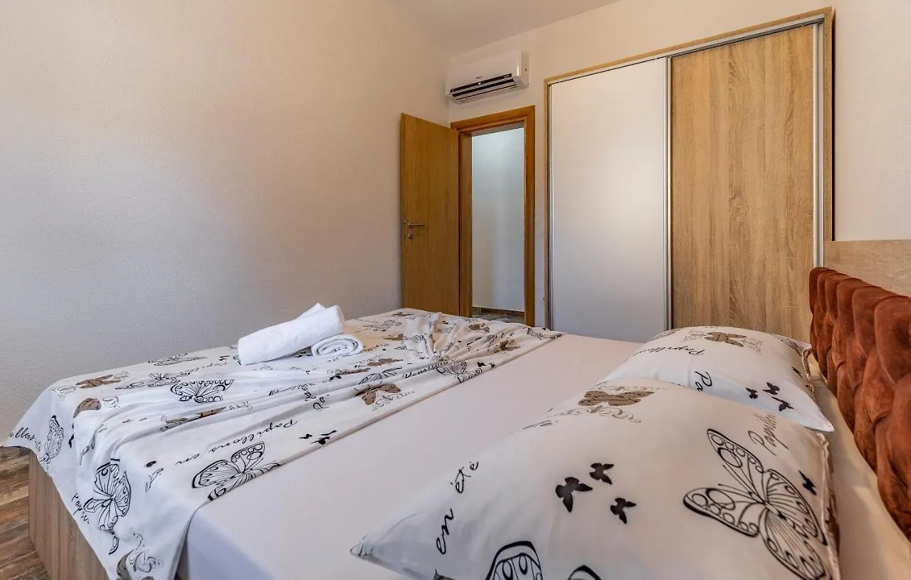 Apartments Larst Medulin