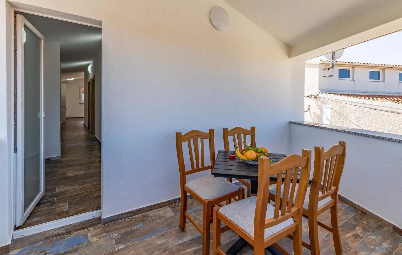 Apartments Larst Medulin