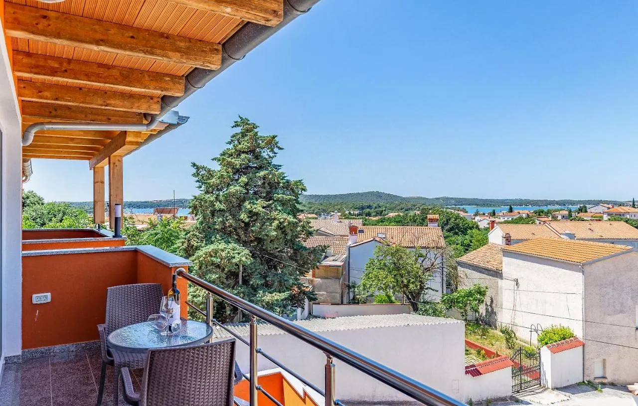 Apartments Larst Medulin