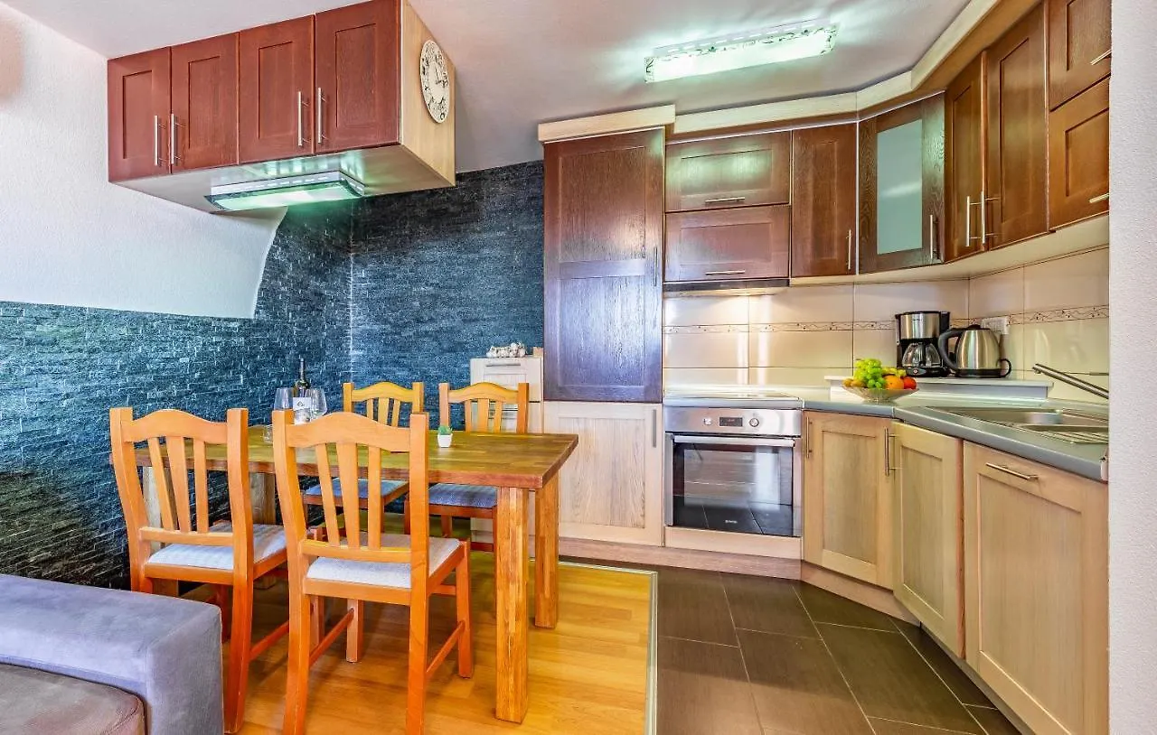 Apartments Larst Medulin