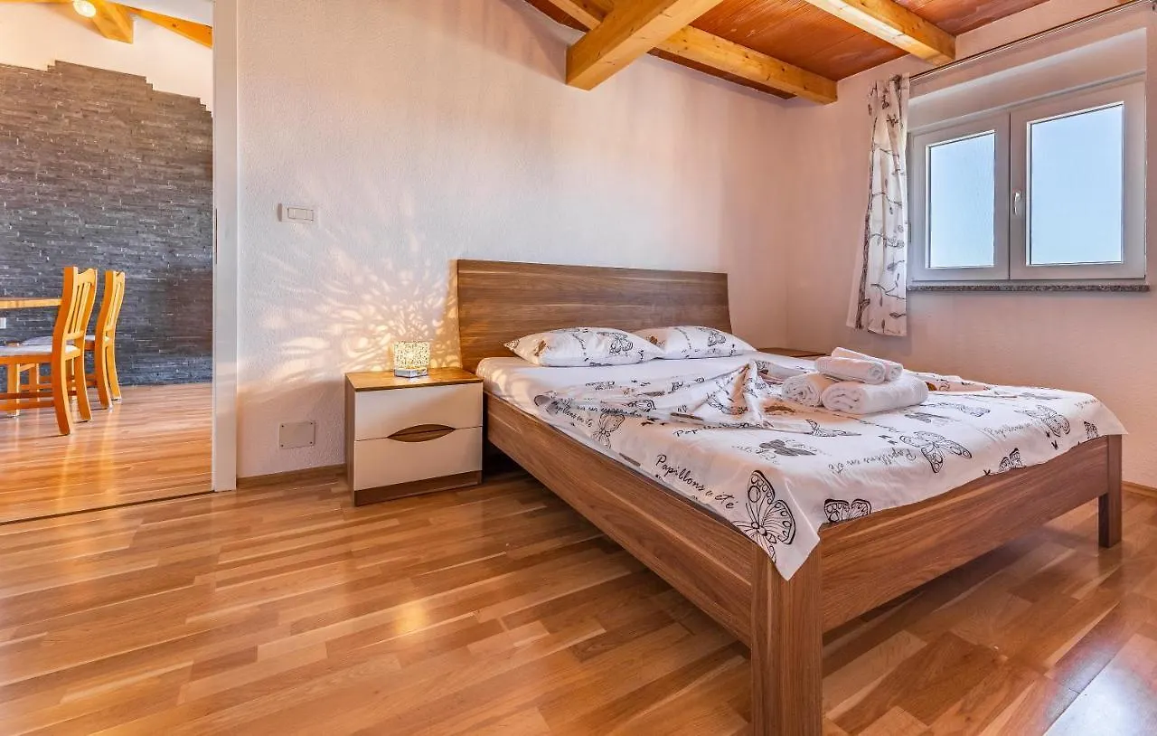 Apartments Larst Medulin