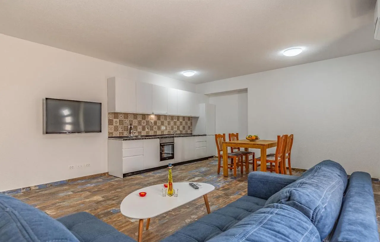 Apartments Larst Medulin