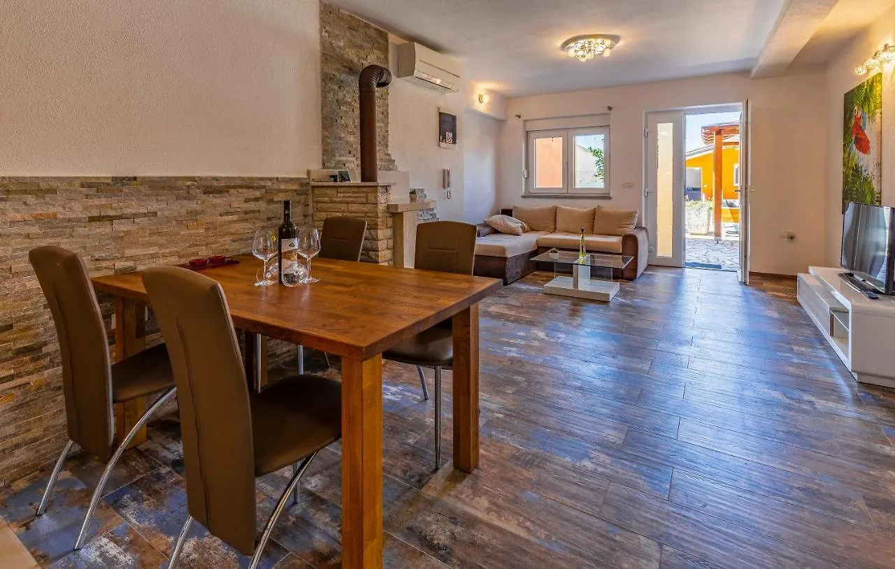 Apartments Larst Medulin