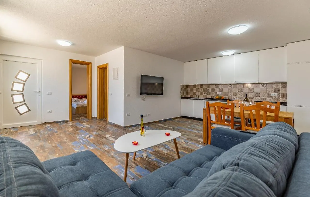 Apartments Larst Medulin
